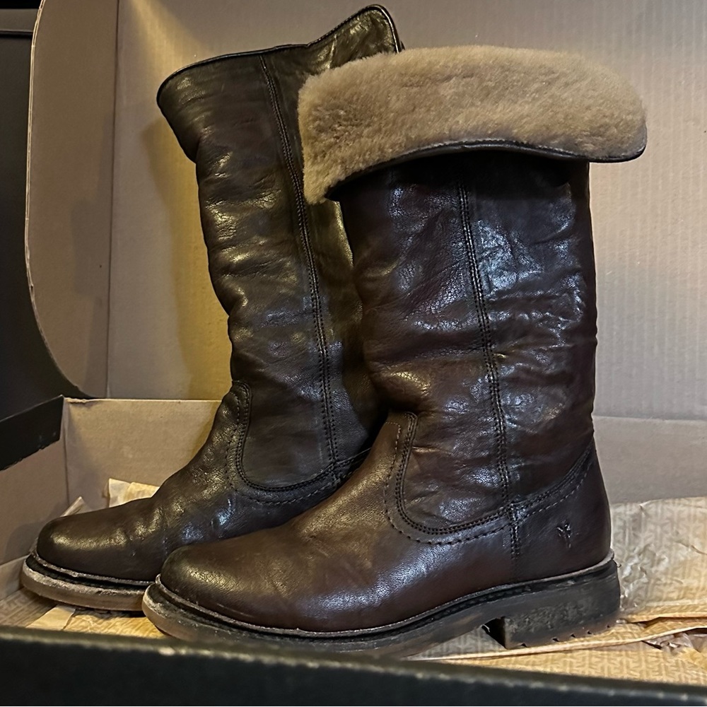 LIKE NEW Frye Valerie Shearling Pull On - Dark Brown, 6